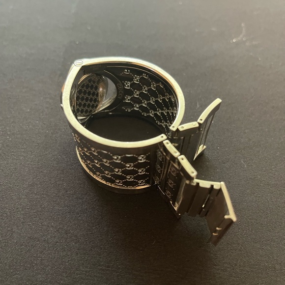 GUCCI WATCH - 💯 authentic! - Picture 3 of 4